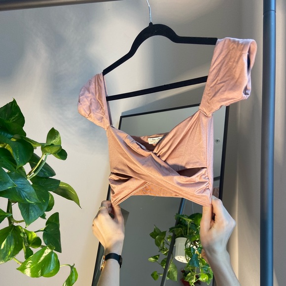 Oh Polly off the shoulder front cross crop top in light pink - Picture 2 of 7